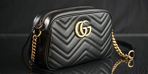 I segreti per riconoscere una borsa Gucci originale e concludere 